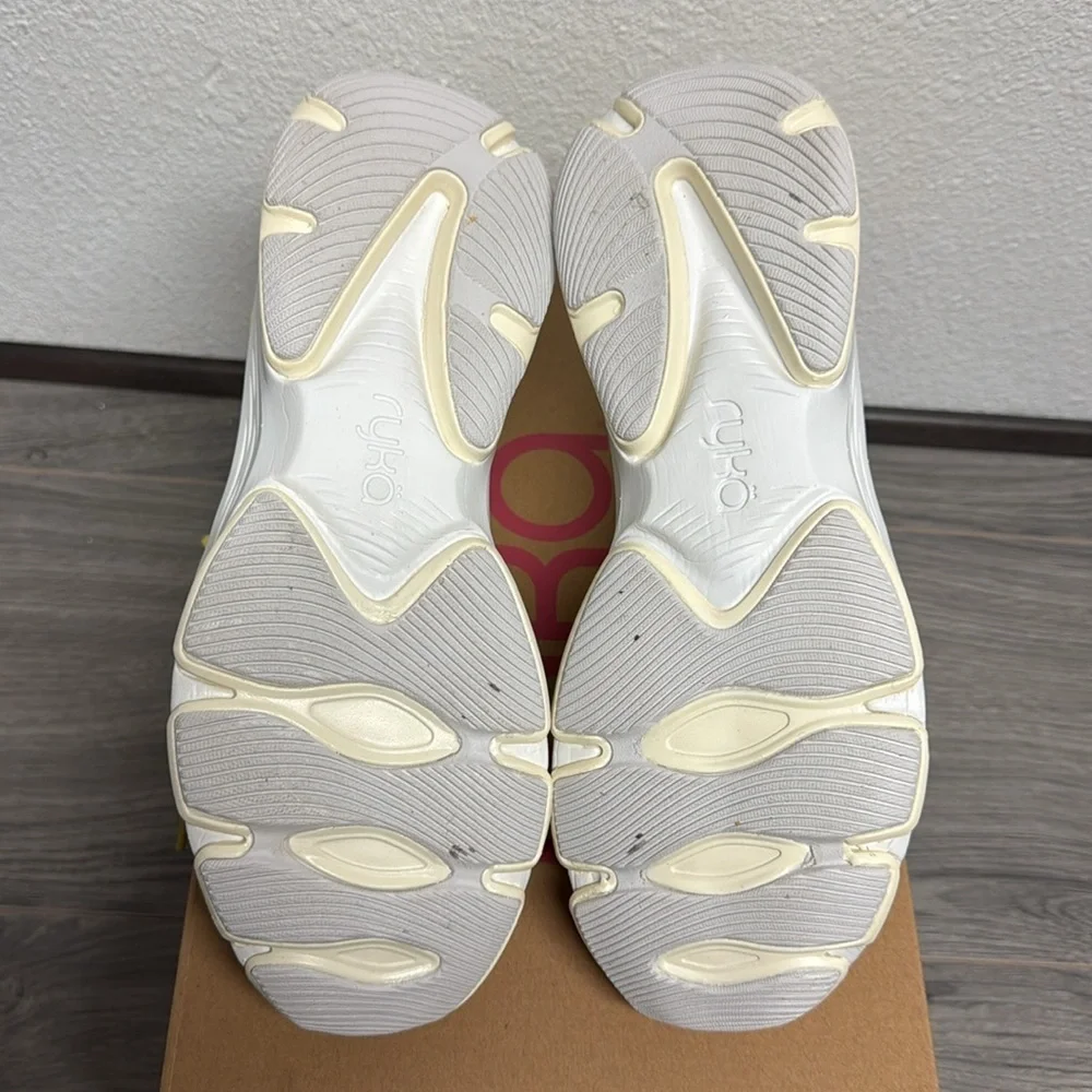 Ryka Devotion X Walking Sneaker In Verdantyel